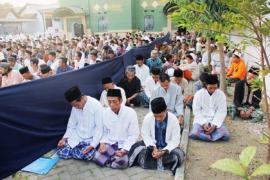 Indonesia: Shiites protest anti-Shia declaration in Bandung 